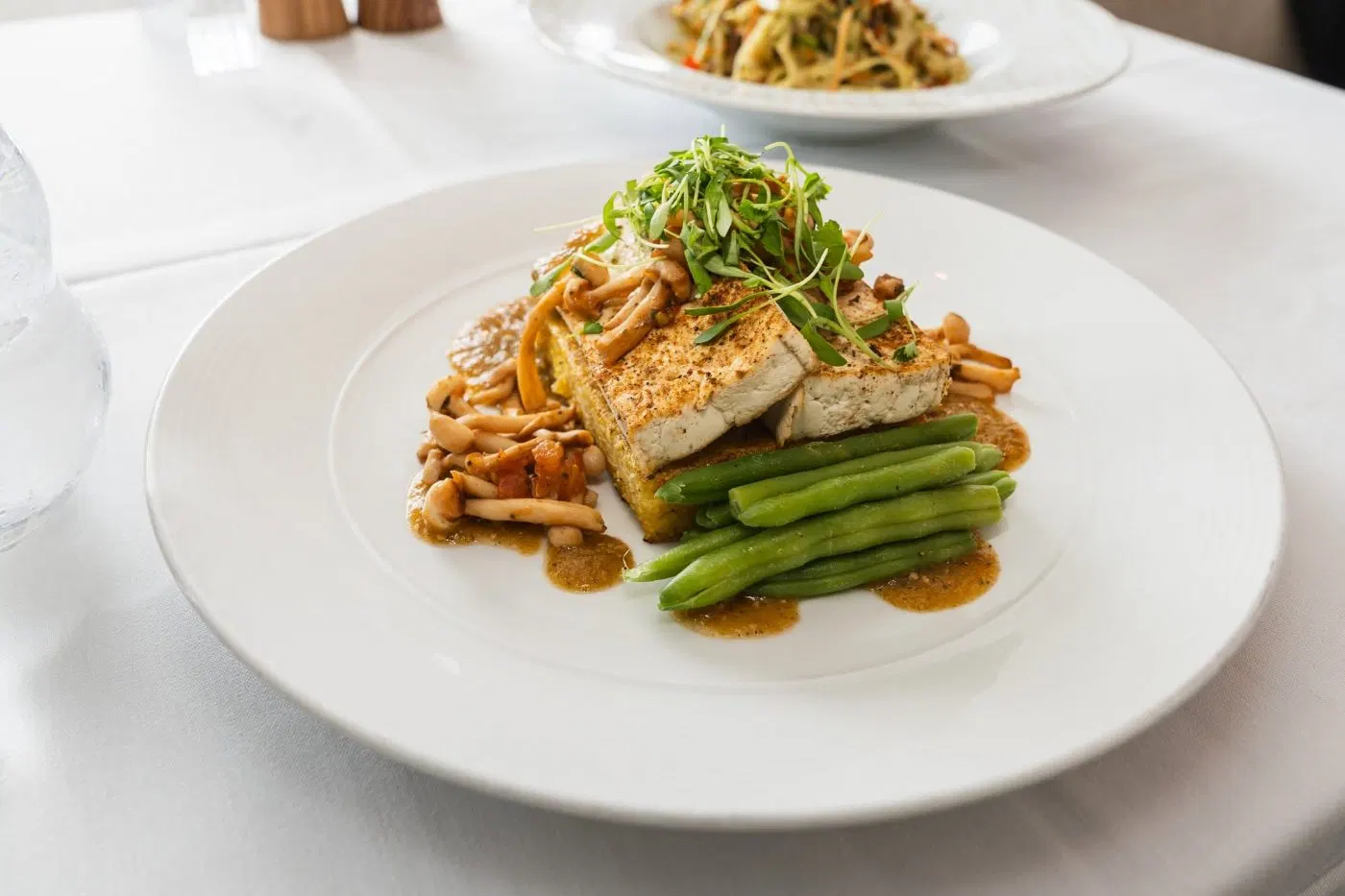 Tofu with green beans, plated